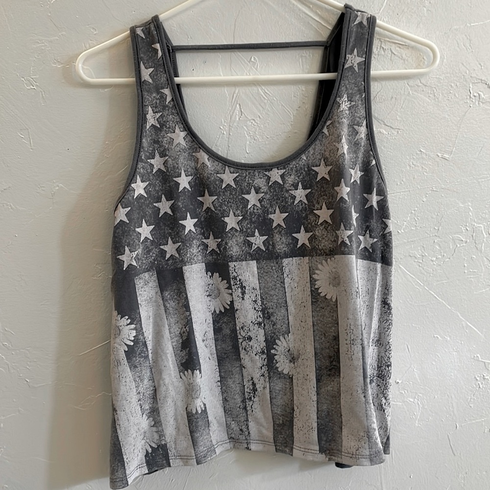 Gray and White USA American Flag with Floral Daisy’s Tank Top Size Medium